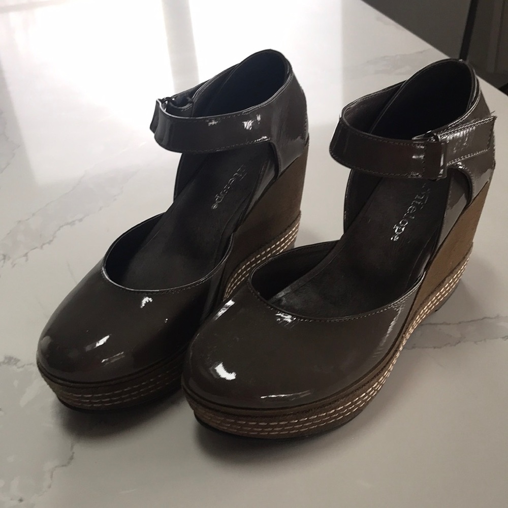 Antelope grey shoes